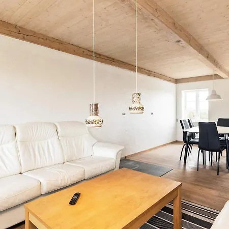 6 Person In Faaborg-by Traum *